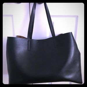 Black leather Banana Republic handbag.